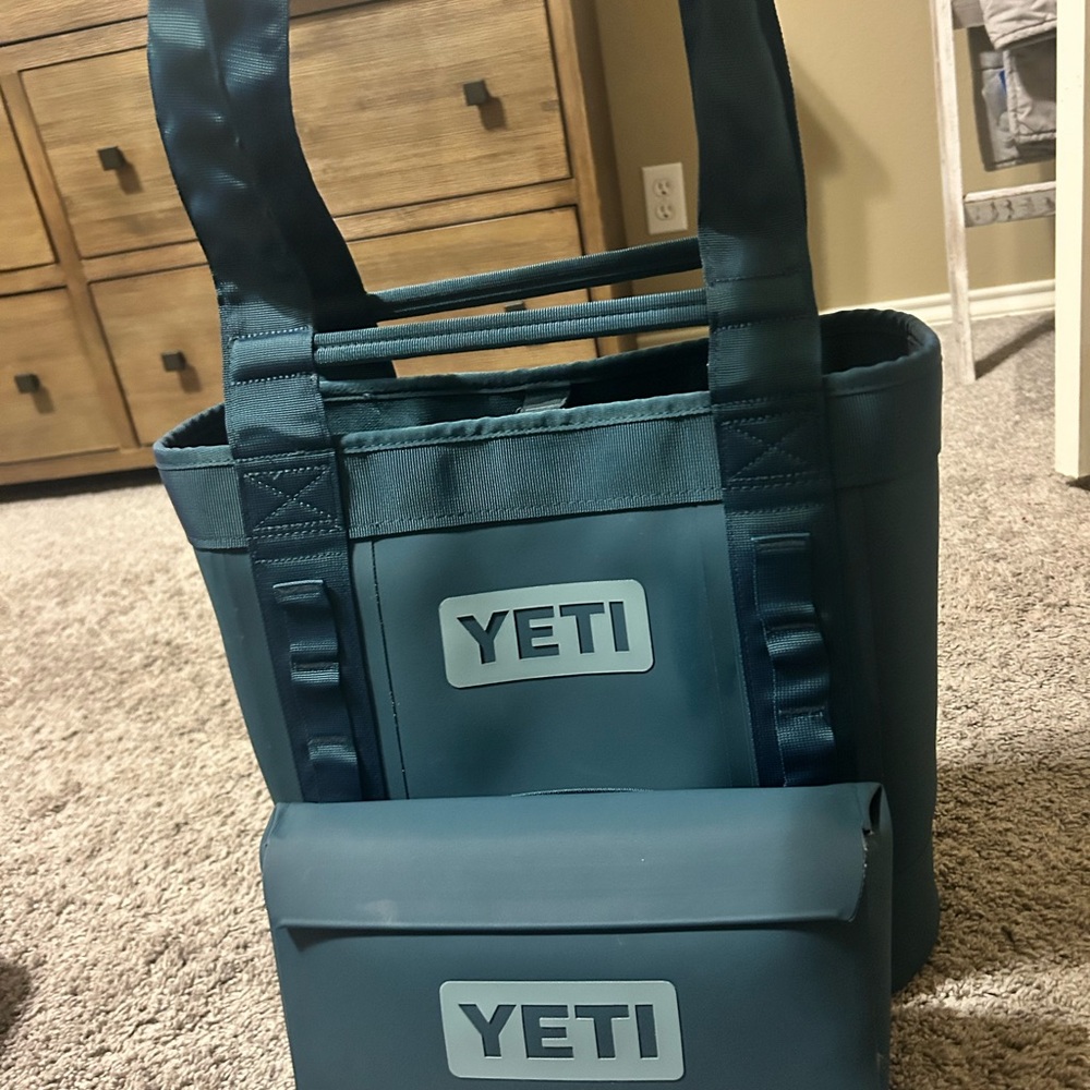 YETI Camino 20 Blue Tote and sidekick Set